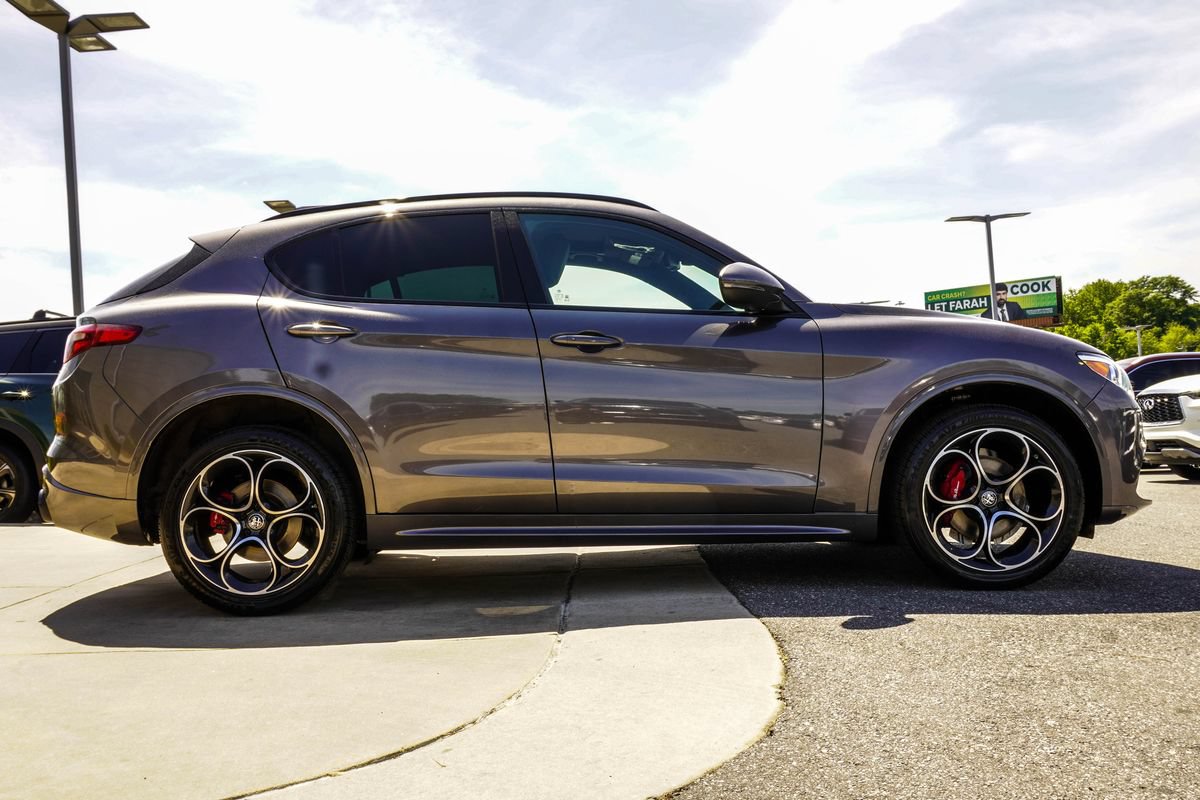 Used 2023 Alfa Romeo Stelvio Ti AWD/4WD image 6