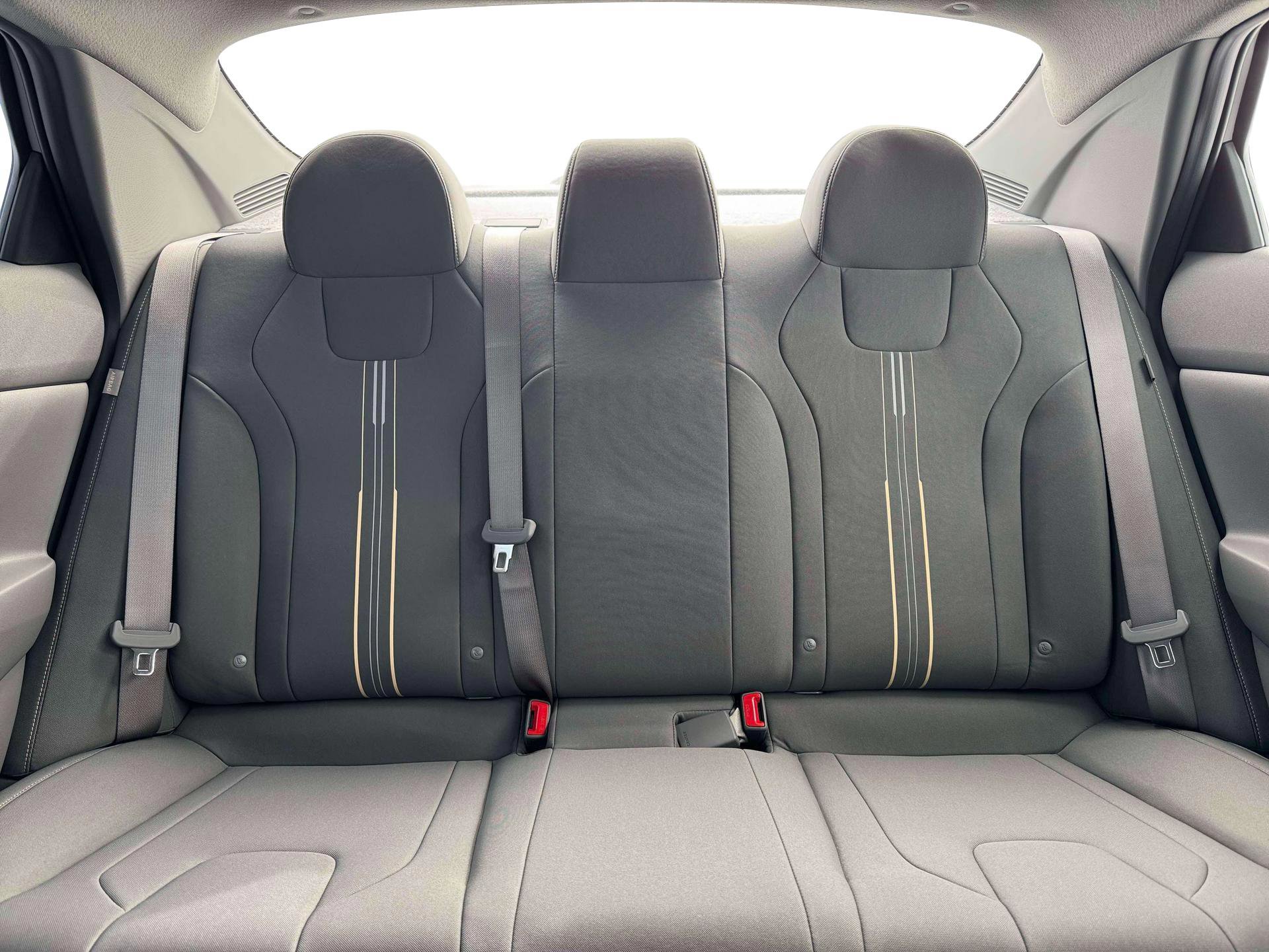 New 2026 Hyundai Elantra Hybrid FWD image 16