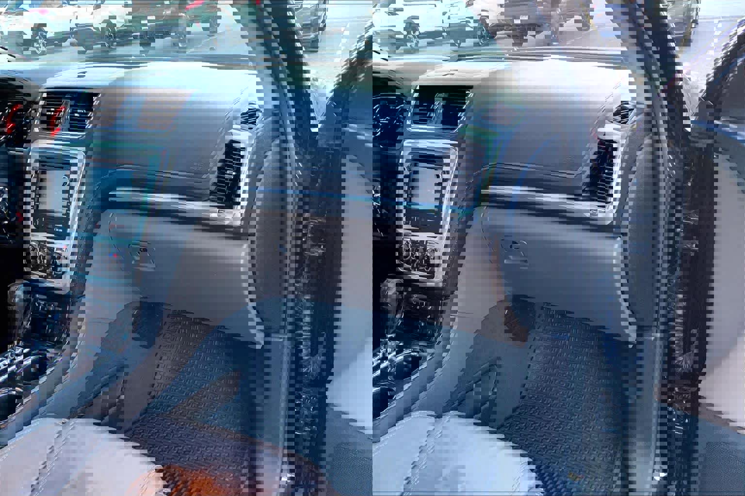 Used 2015 GMC Acadia SLT image 18