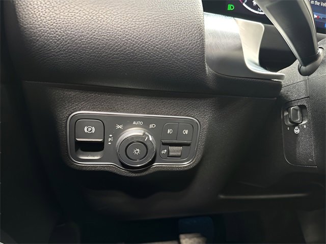 Used 2025 Mercedes-Benz GLB 250 4MATIC image 16
