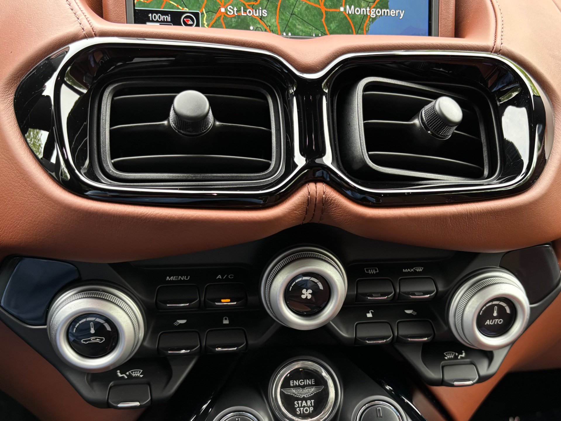 Used 2020 Aston Martin V8 Vantage Coupe RWD image 23