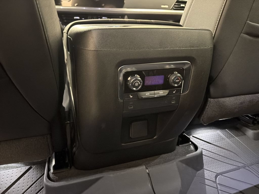 New 2026 Chevrolet Suburban High Country AWD/4WD image 22