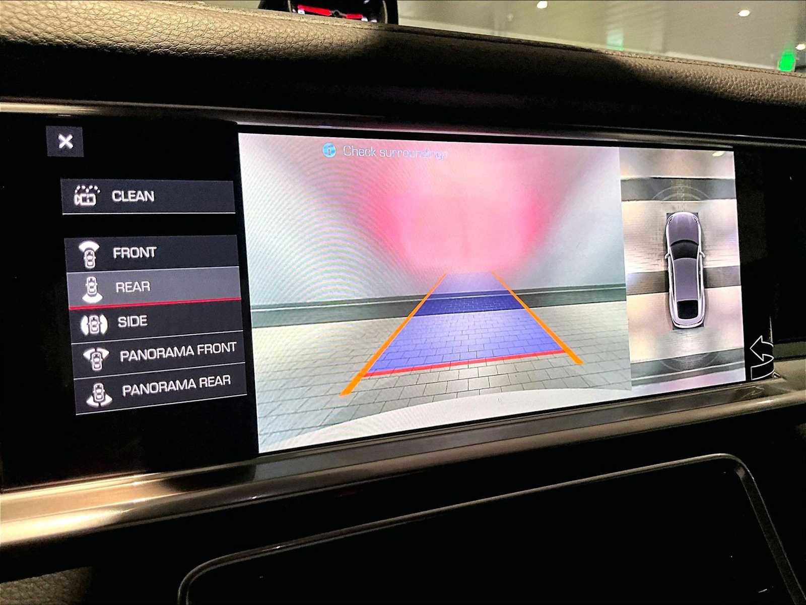 Used 2020 Porsche Panamera image 28