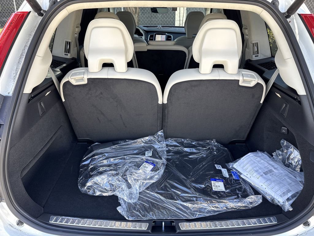 New 2025 Volvo XC90 B6 Ultra w/ Lounge Package image 21