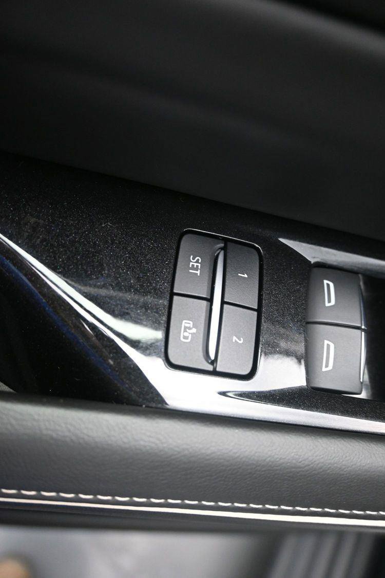 Used 2023 Cadillac Escalade Sport Platinum w/ LPO, ONYX Package image 24