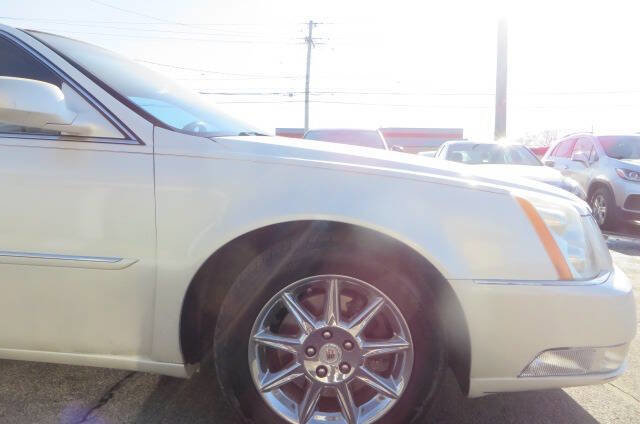 Used 2010 Cadillac DTS Luxury image 19