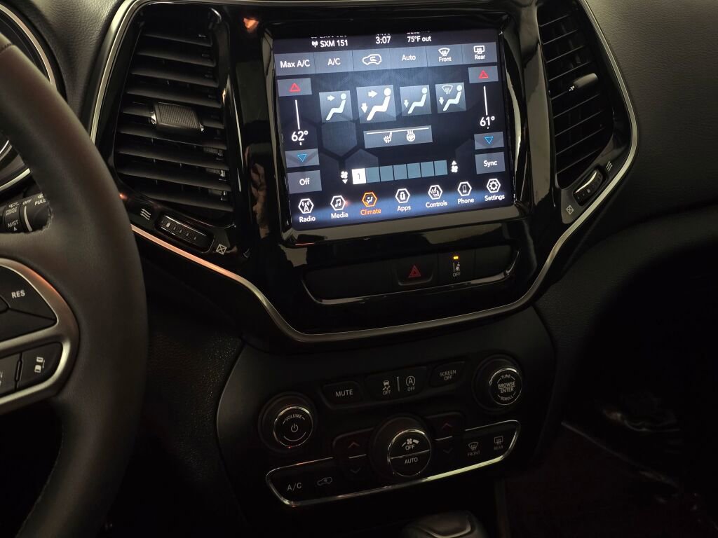 Used 2022 Jeep Cherokee Limited image 26