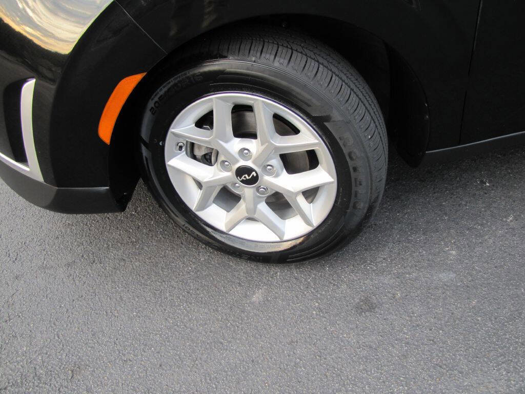 Used 2024 Kia Soul LX w/ Option Group 015 FWD image 32