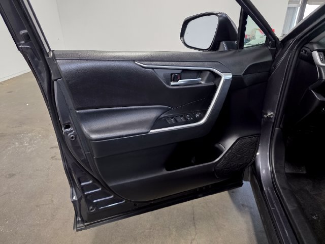 Used 2025 Toyota RAV4 XLE AWD/4WD image 25