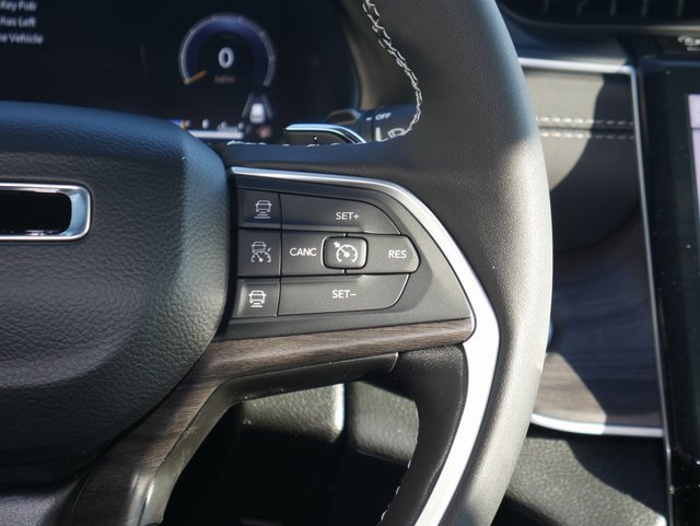 New 2025 Jeep Grand Cherokee Limited w/ Black Appearance Package image 17