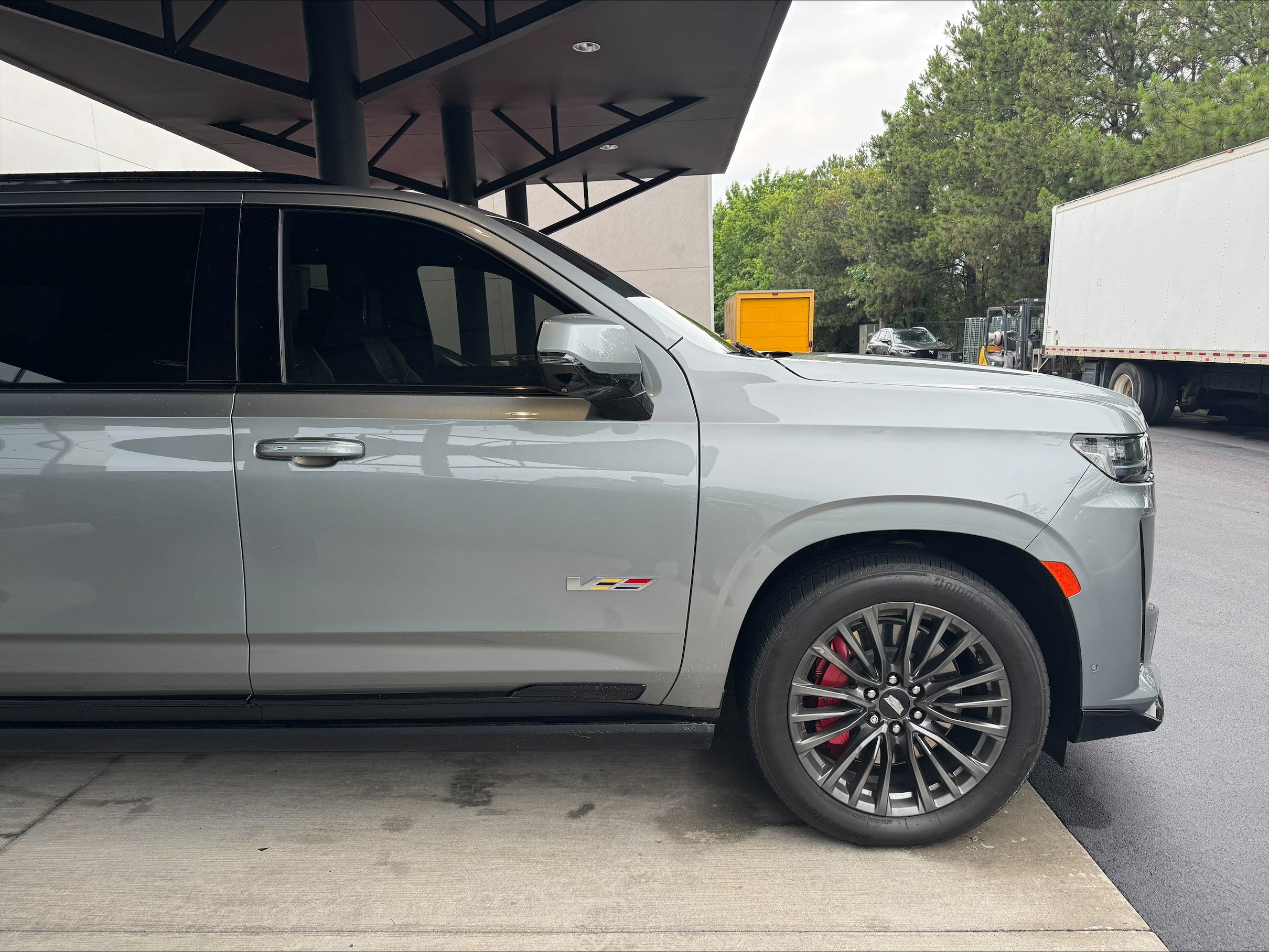 Used 2023 Cadillac Escalade ESV V AWD/4WD image 5