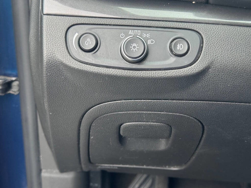 Used 2019 Buick Encore Sport Touring image 21