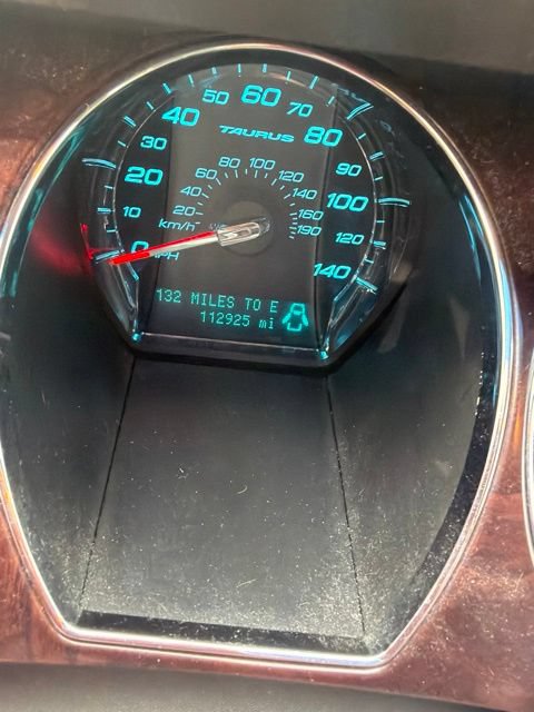 Used 2010 Ford Taurus Limited FWD image 16