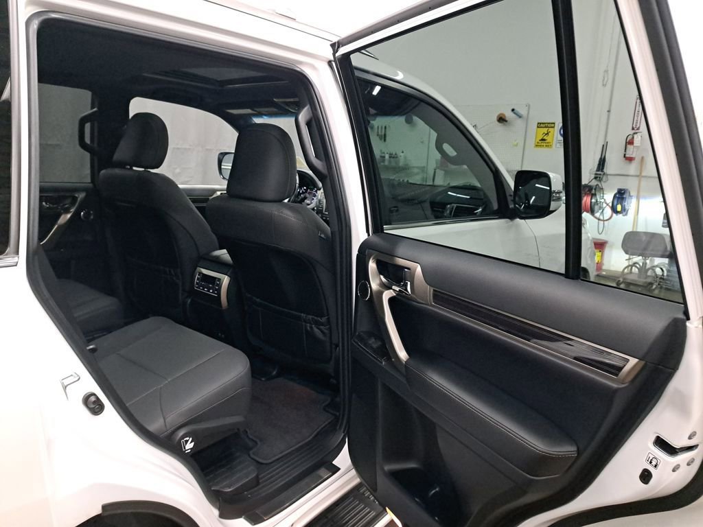 Used 2021 Lexus GX 460 Premium w/ Accessory Package image 16