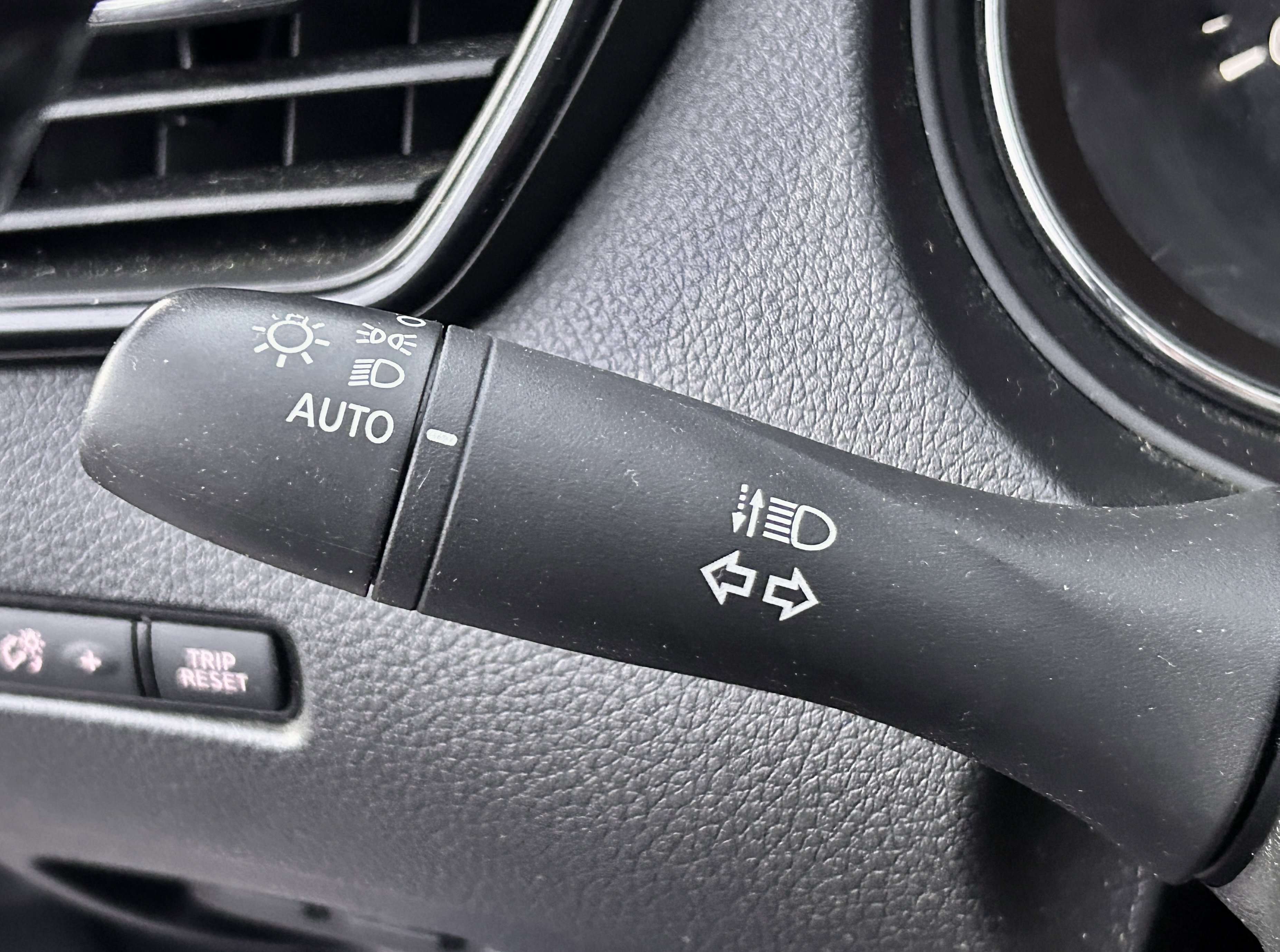 Used 2020 Nissan Rogue SV image 26