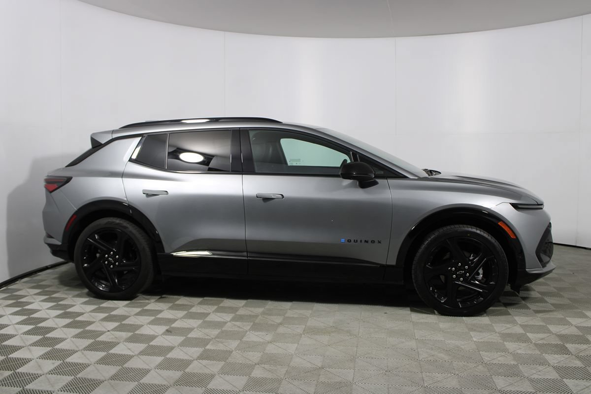 Used 2024 Chevrolet Equinox EV RS FWD image 30