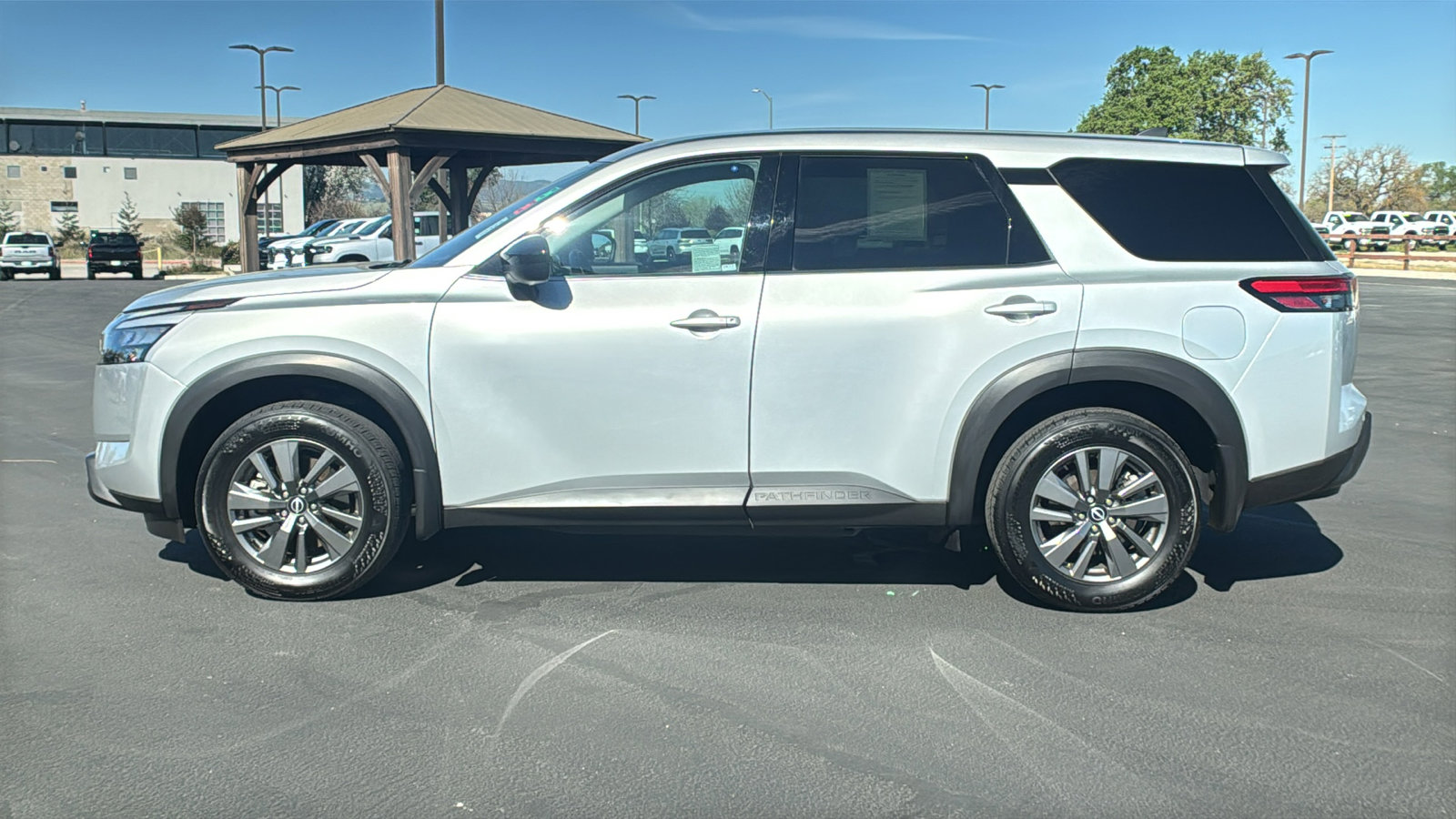 Used 2024 Nissan Pathfinder S FWD image 6