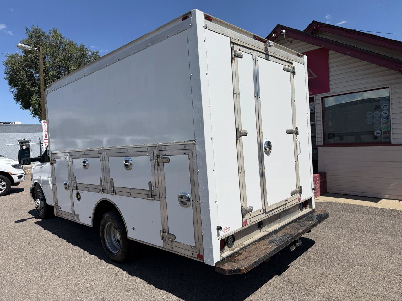 Used 2020 Chevrolet Express 3500 w/ Power Convenience Package RWD image 7