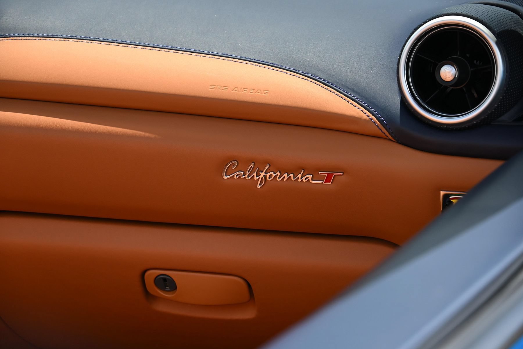 Used 2015 Ferrari California T RWD image 37