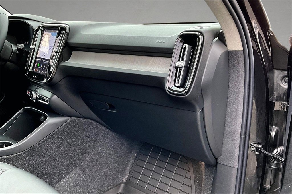 Certified 2026 Volvo XC40 B5 Core w/ Climate Package image 26