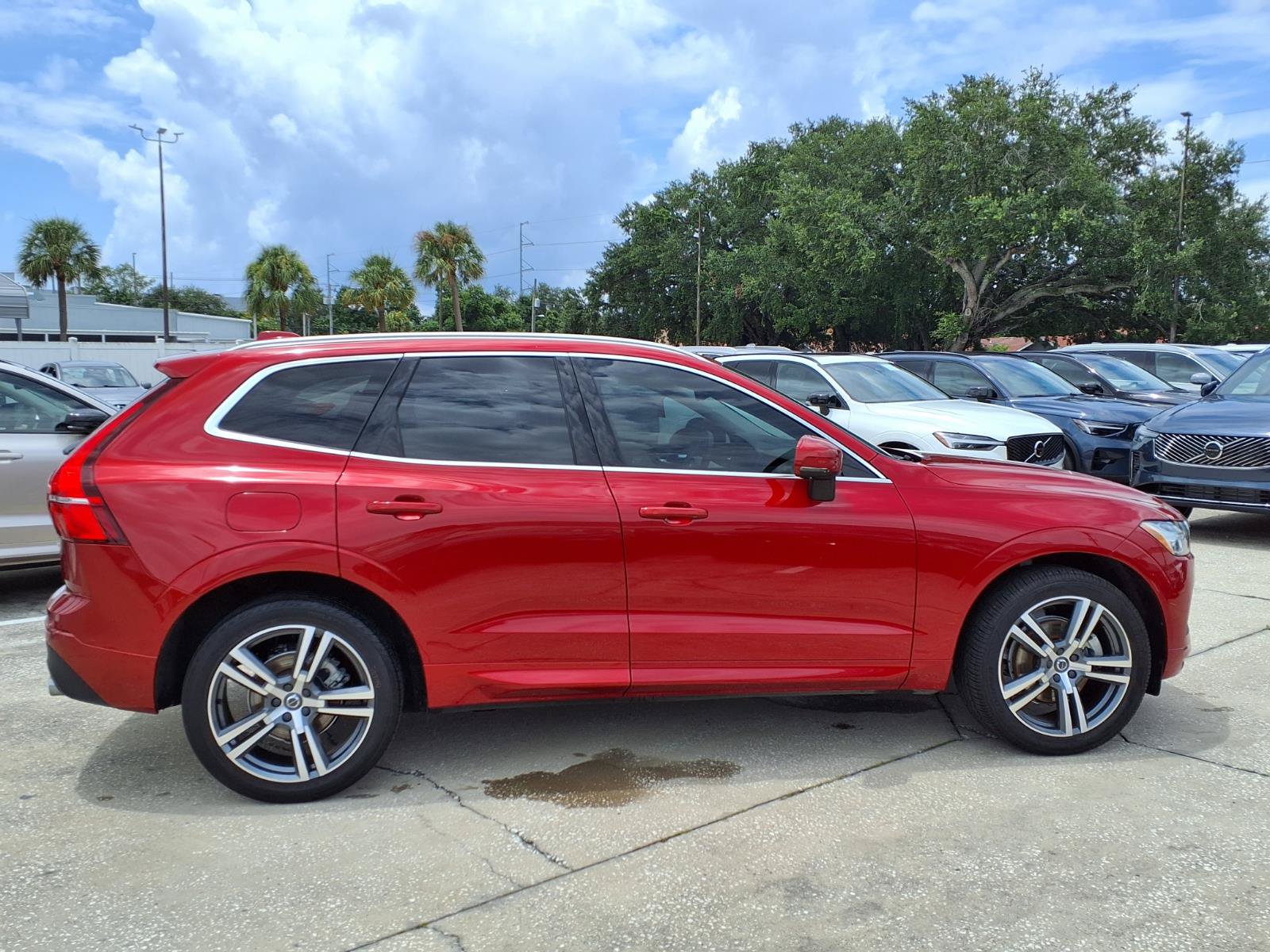 Used 2021 Volvo XC60 T5 Momentum w/ Premium Package FWD image 8