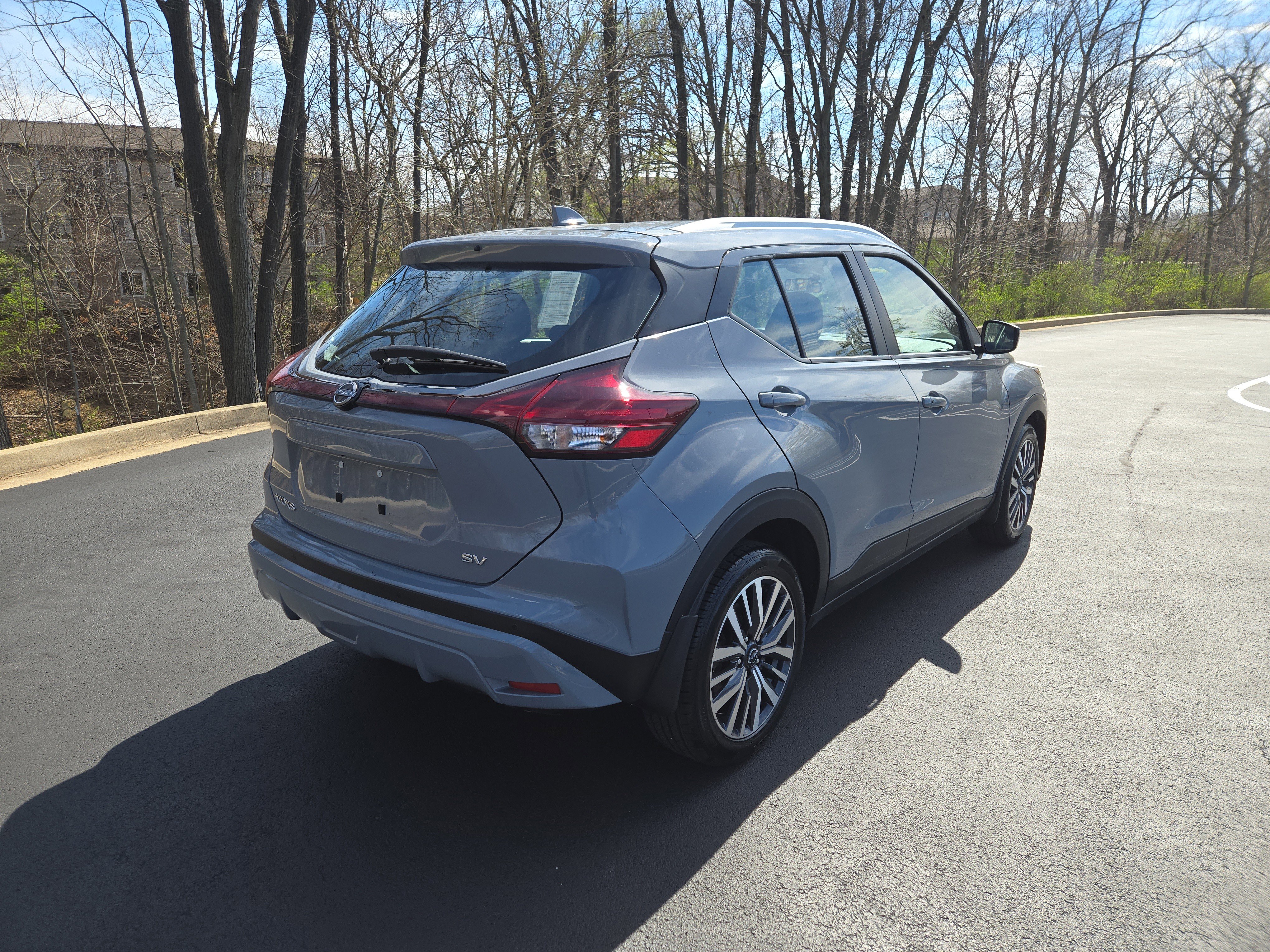 Used 2023 Nissan Kicks SV image 3