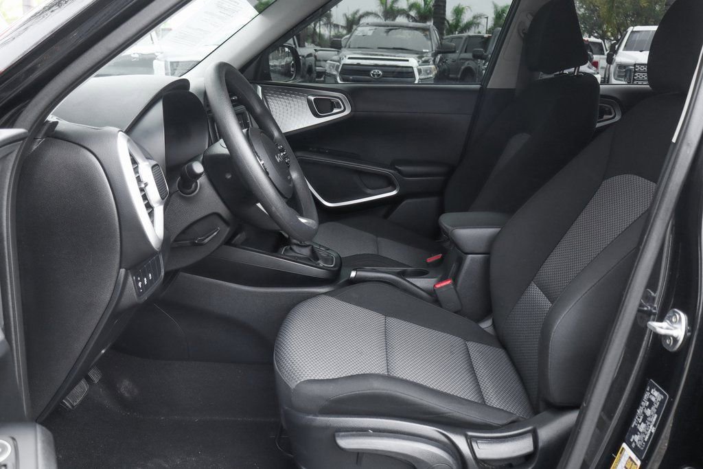 Used 2024 Kia Soul LX w/ Option Group 015 image 17