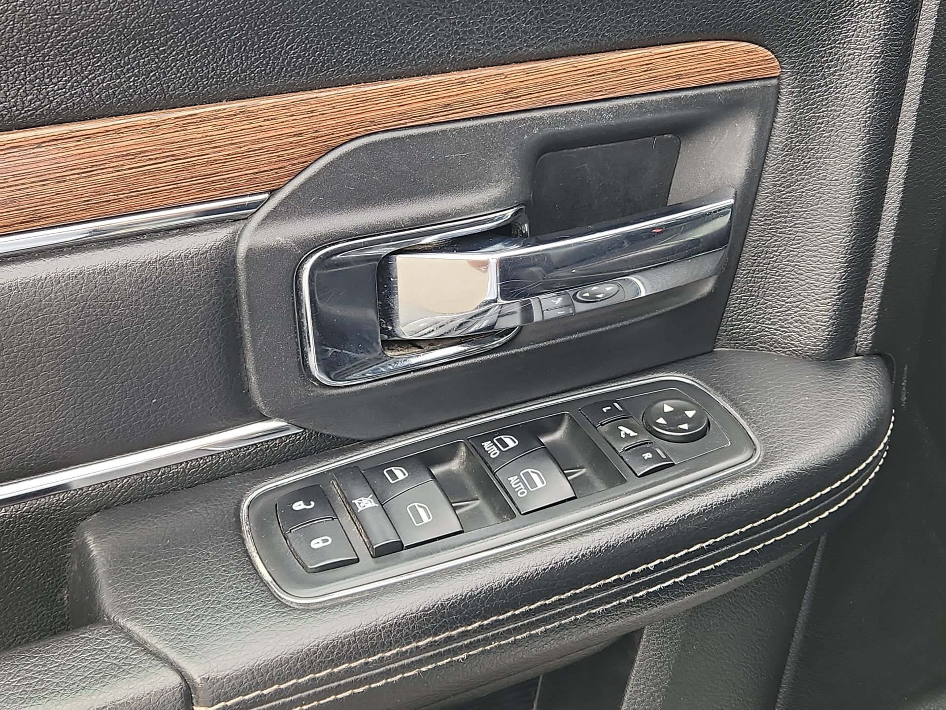 Used 2017 RAM 1500 Laramie AWD/4WD image 15