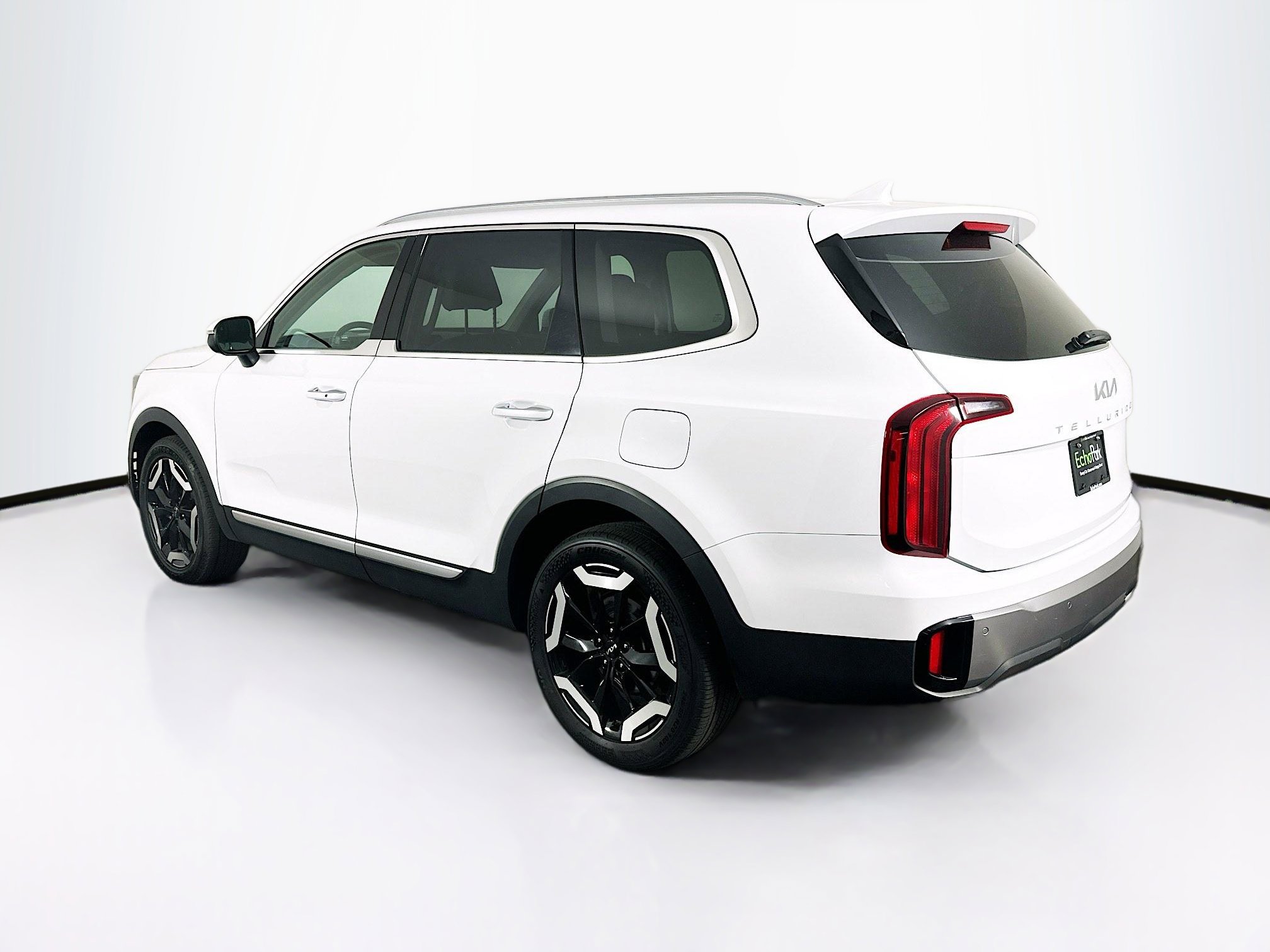 Used 2025 Kia Telluride S FWD image 5