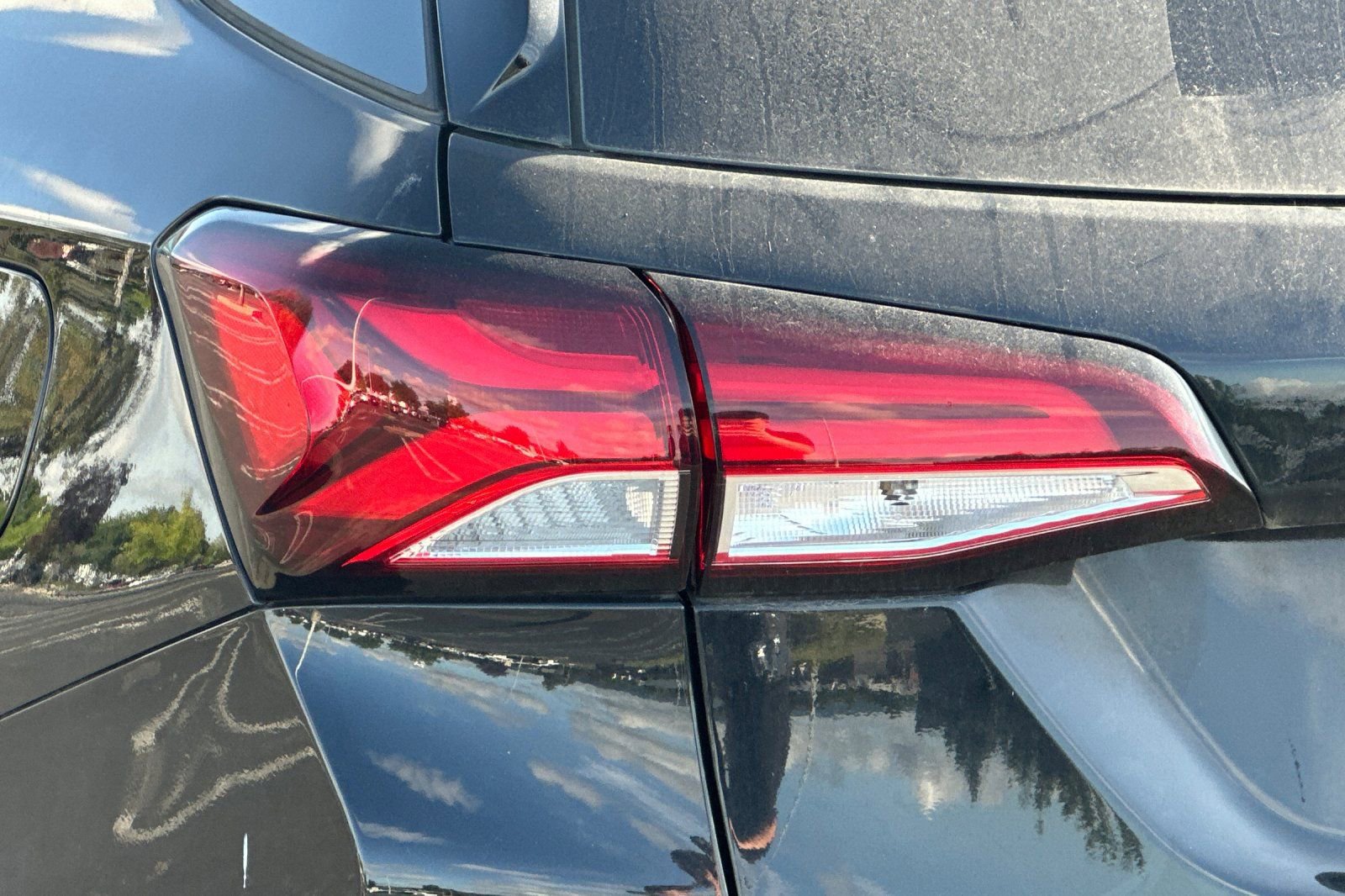 Used 2023 Chevrolet Equinox RS FWD image 46