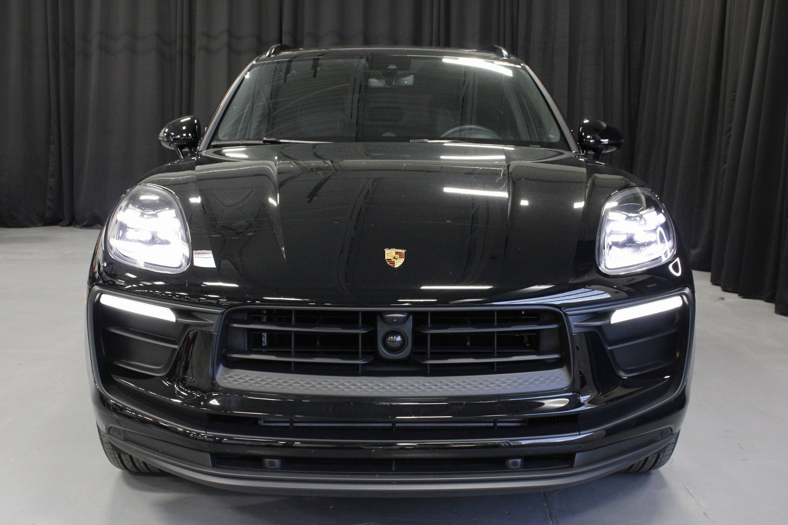 Used 2025 Porsche Macan image 10