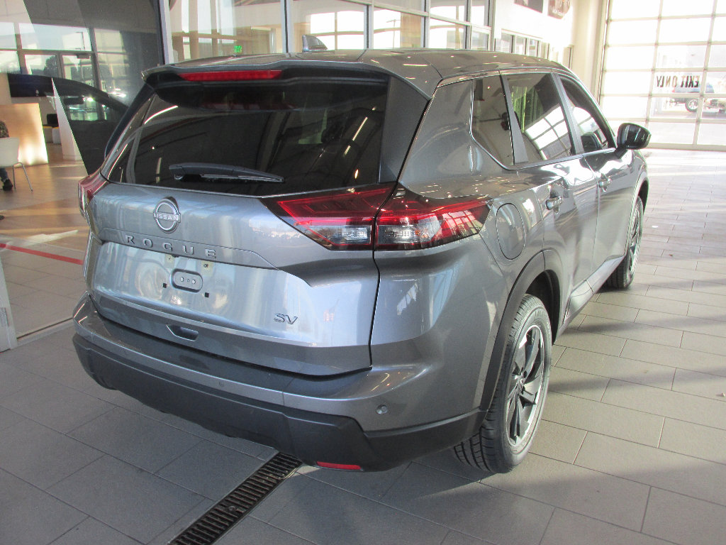 Used 2024 Nissan Rogue SV image 7