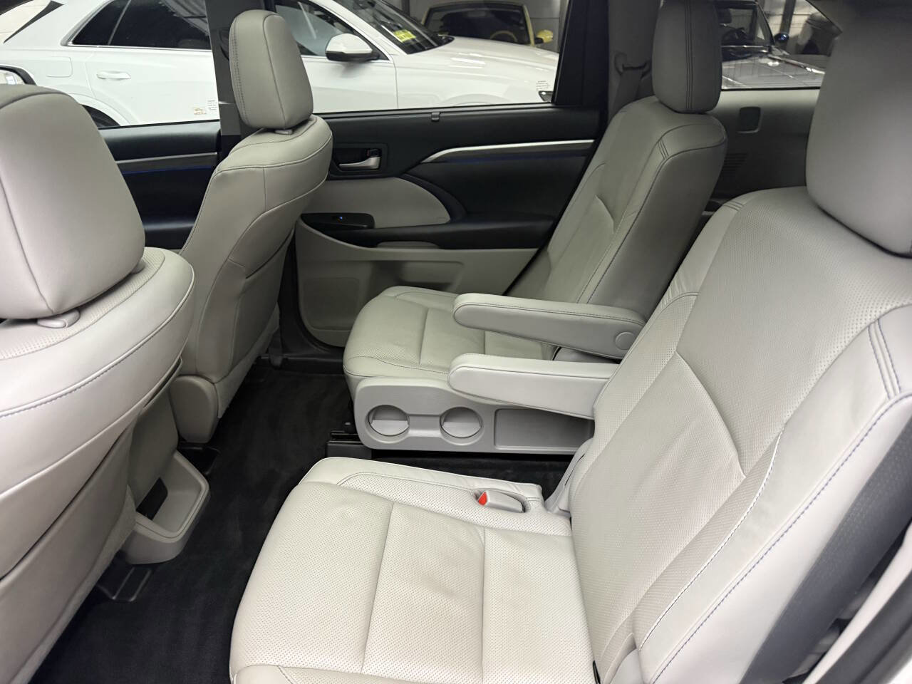 Used 2019 Toyota Highlander Limited Platinum AWD/4WD image 23