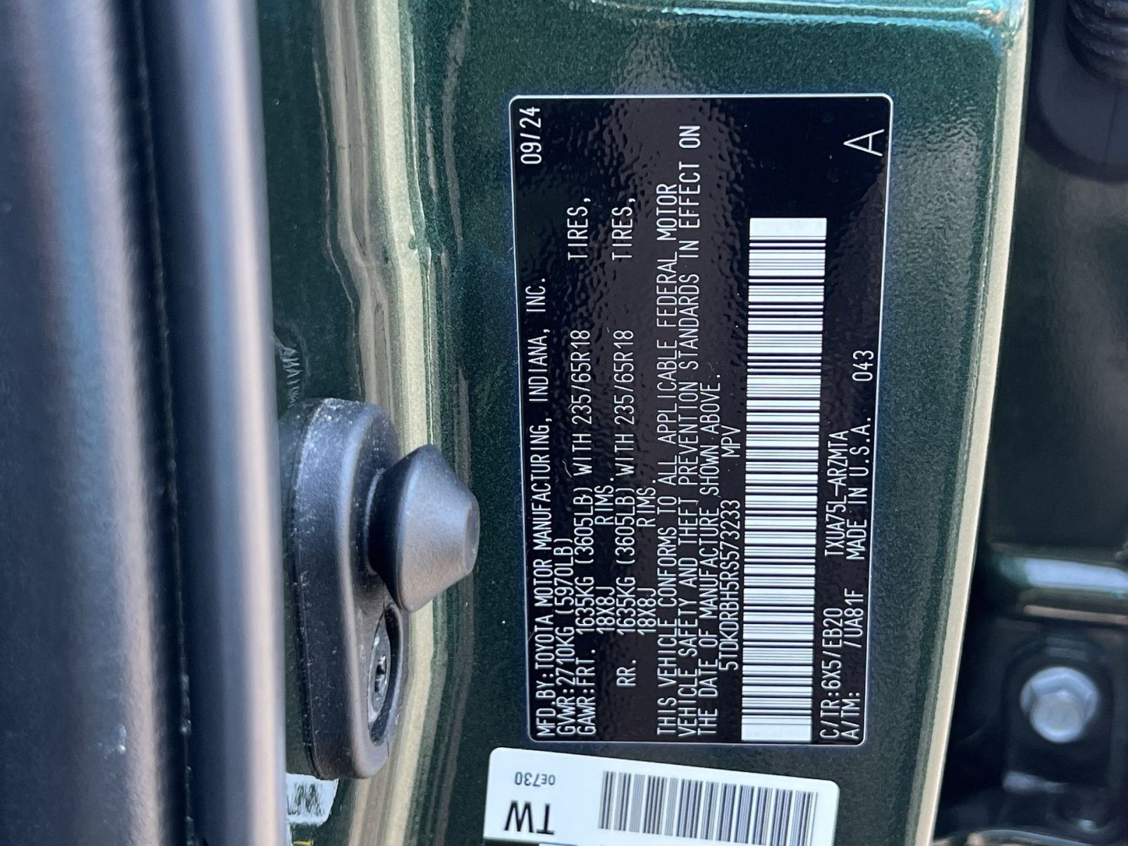 Used 2024 Toyota Highlander XLE AWD/4WD image 40