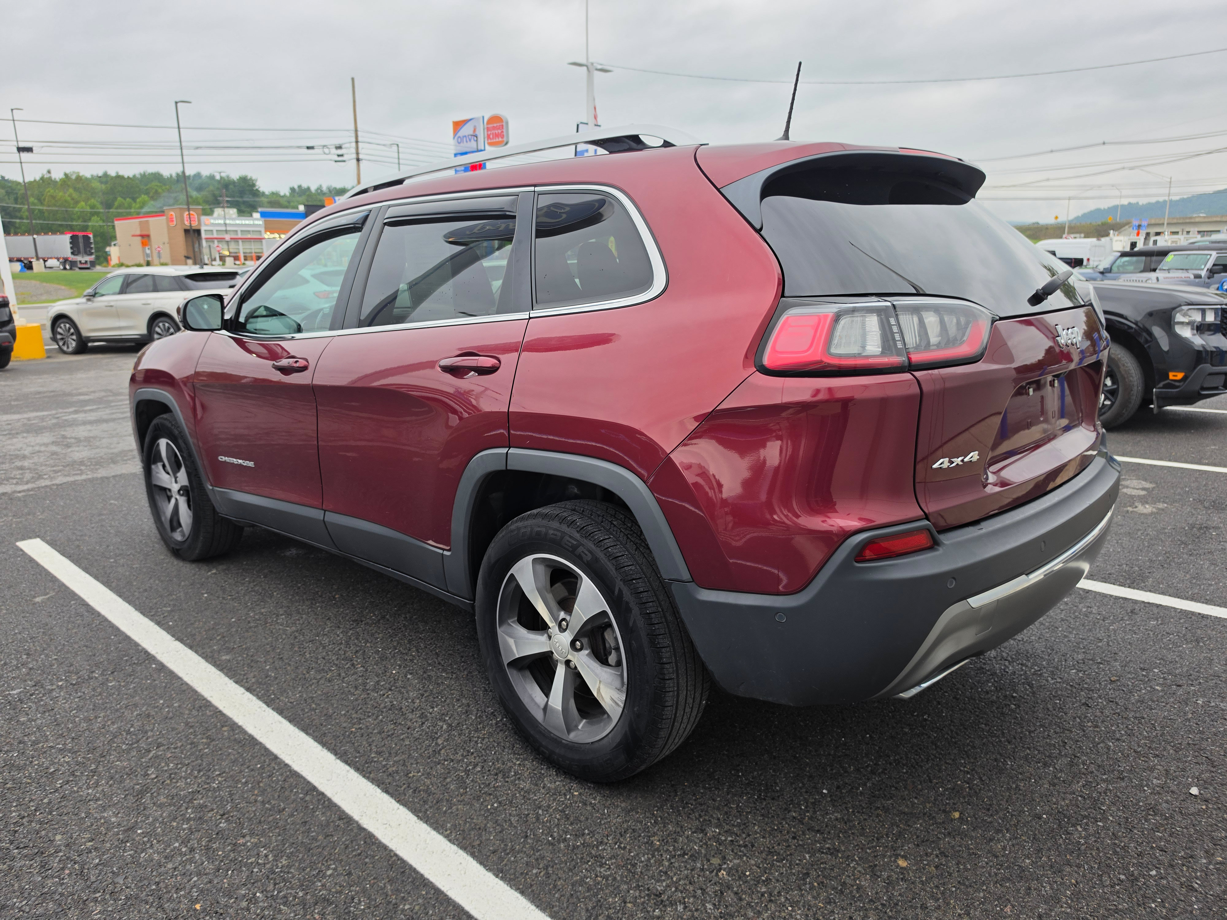 Used 2019 Jeep Cherokee Limited w/ Luxury Group AWD/4WD image 6