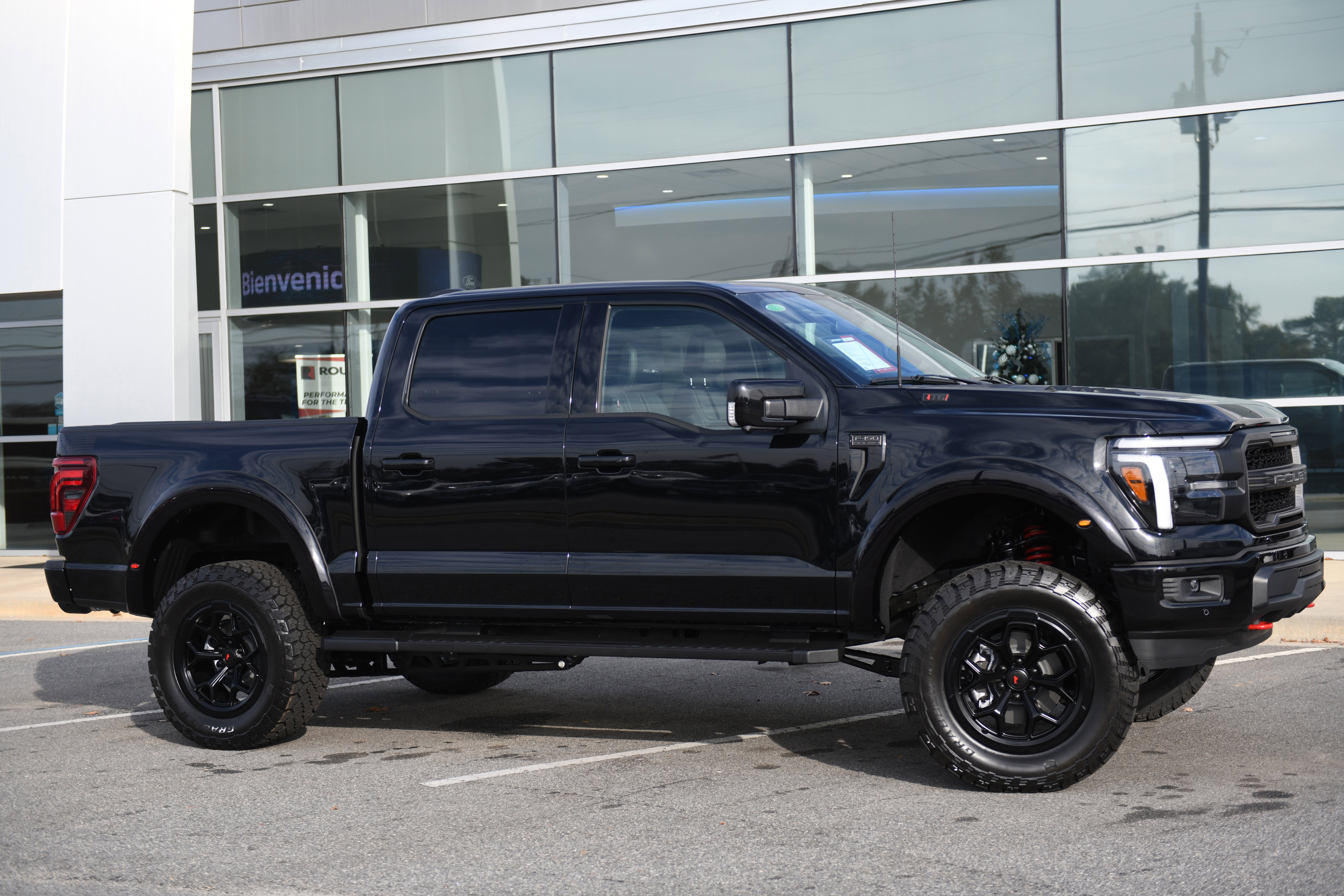 New 2025 Ford F150 Lariat w/ Equipment Group 502A High image 5