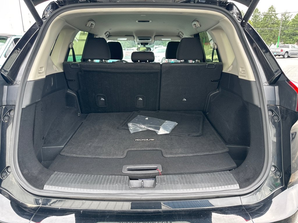 Used 2024 Nissan Rogue SV FWD image 16