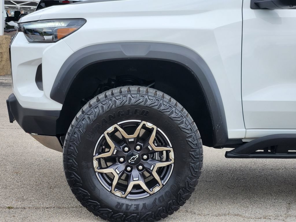Certified 2025 Chevrolet Colorado ZR2 w/ Technology Package AWD/4WD image 9