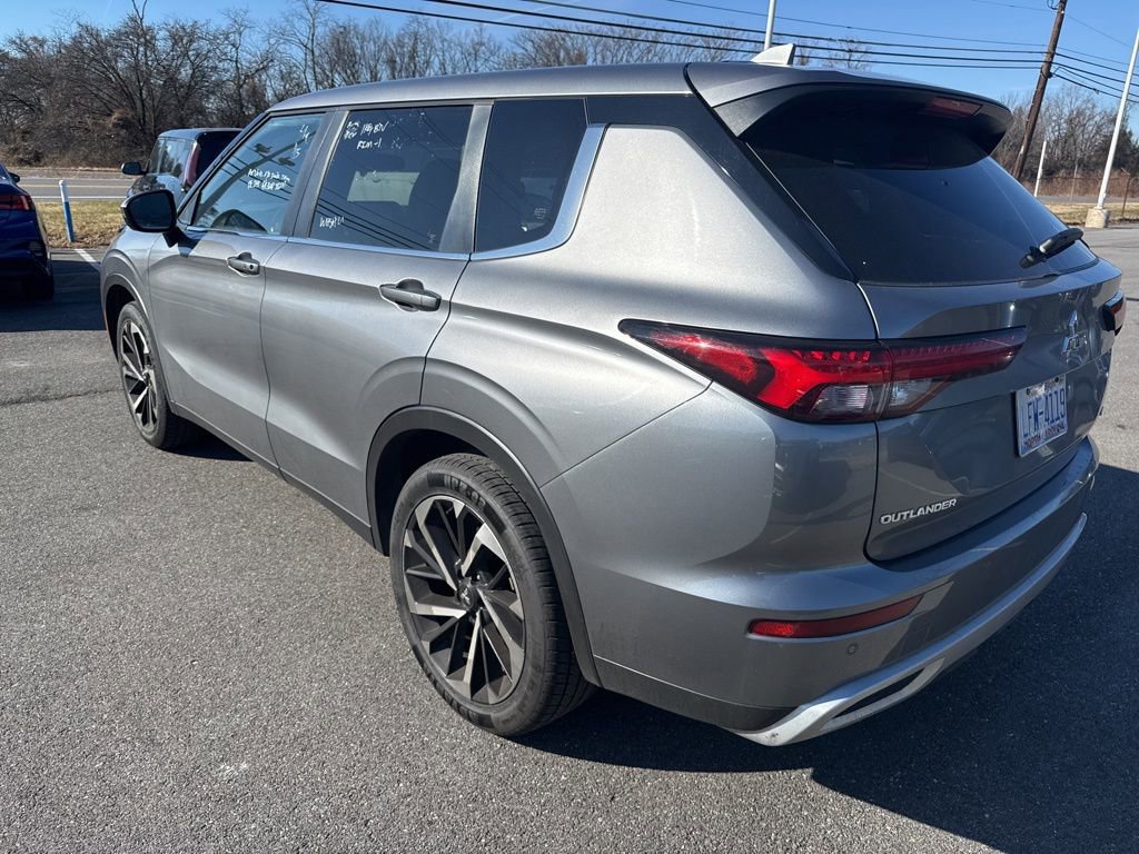 Used 2024 Mitsubishi Outlander SE image 5