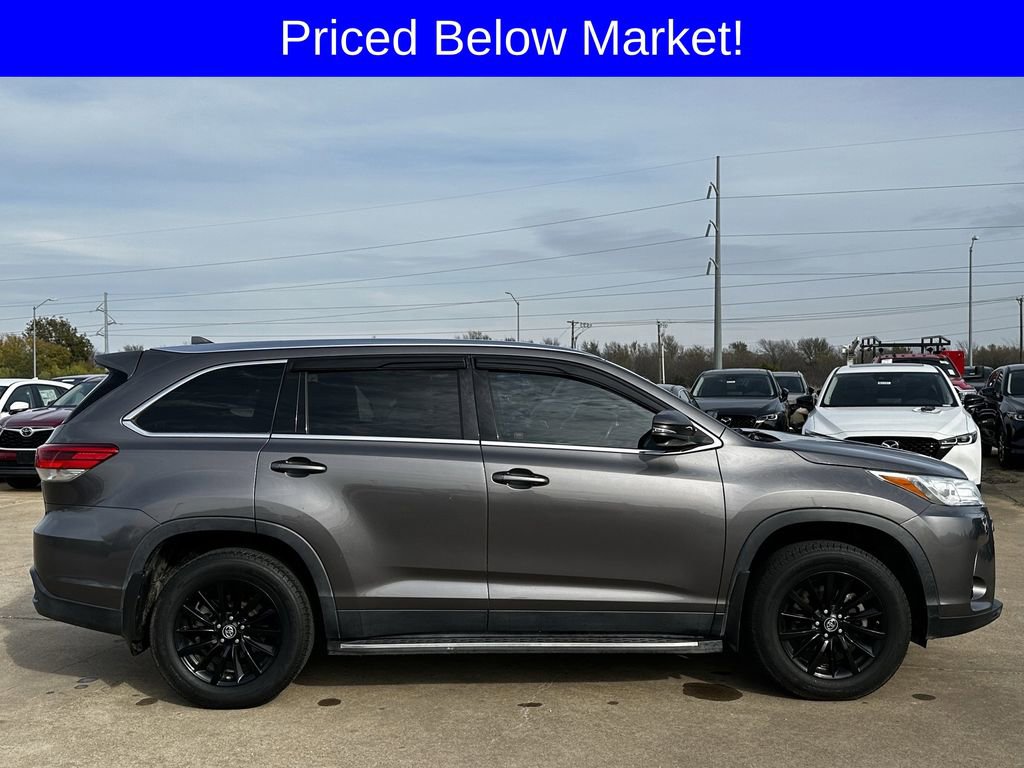Used 2019 Toyota Highlander XLE image 3