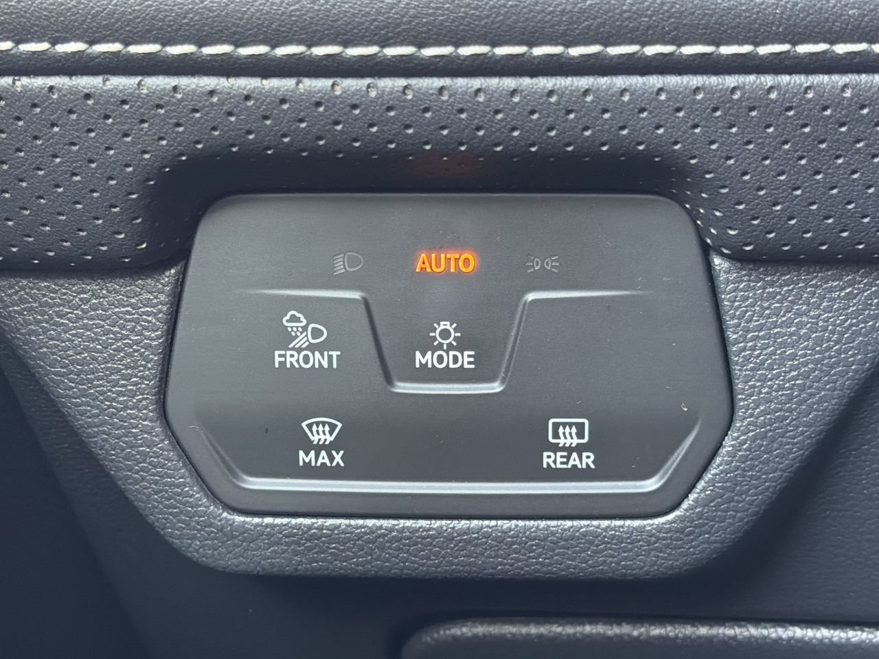 Used 2024 Volkswagen Atlas Cross Sport SE FWD image 15