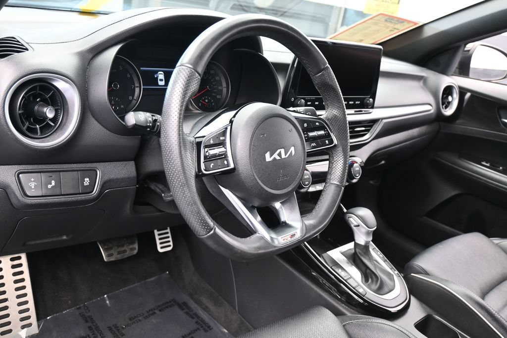 Used 2023 Kia Forte GT-Line w/ GT-Line Premium Package FWD image 13