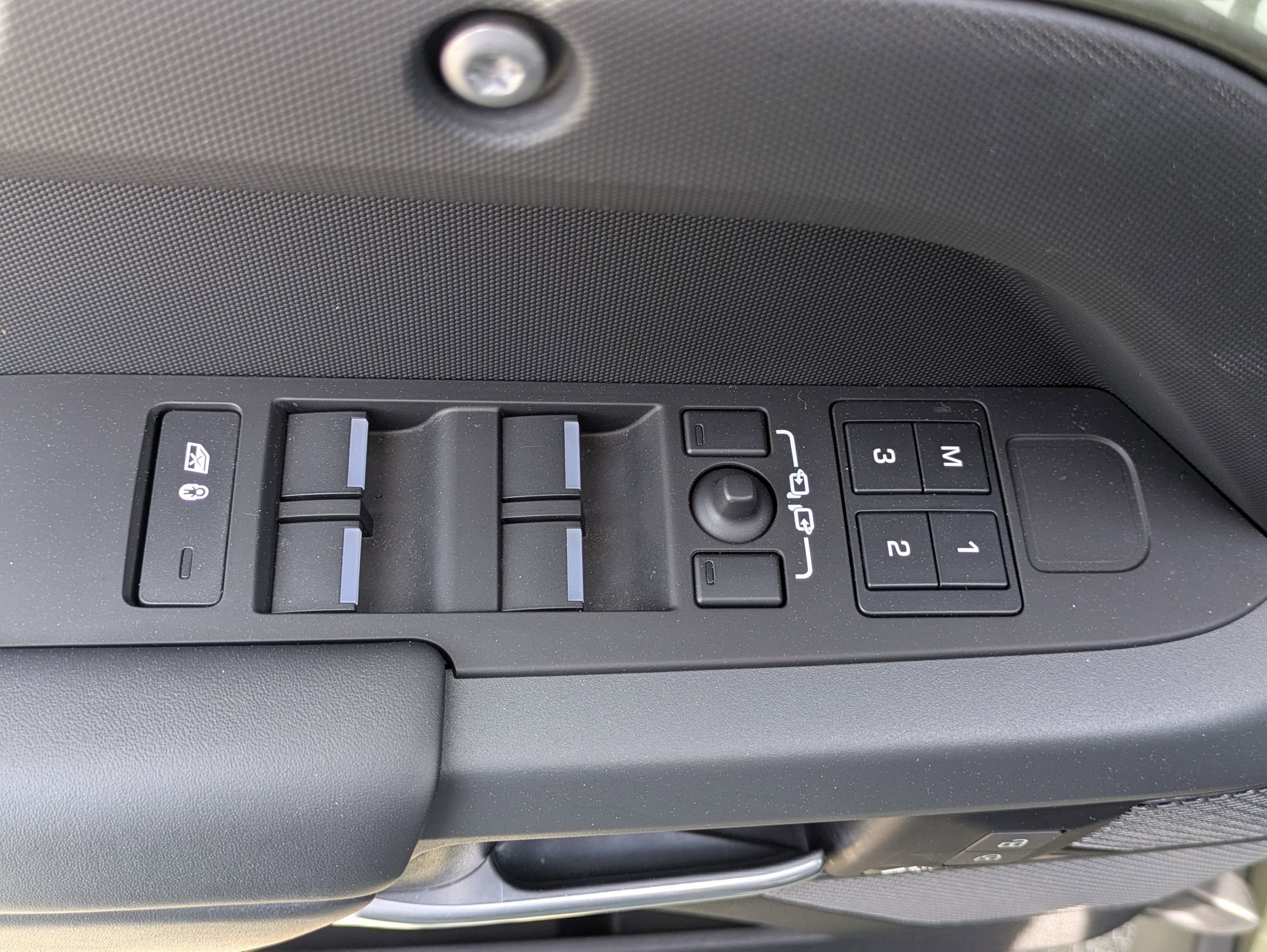 Certified 2024 Land Rover Defender 110 X-Dynamic SE image 22