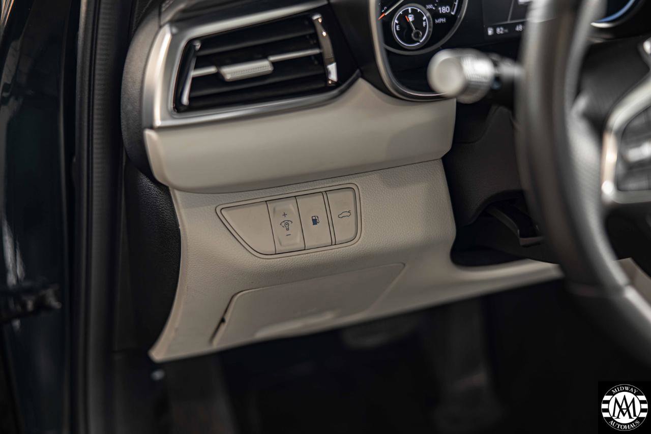 Used 2025 Genesis G70 2.5T RWD image 34