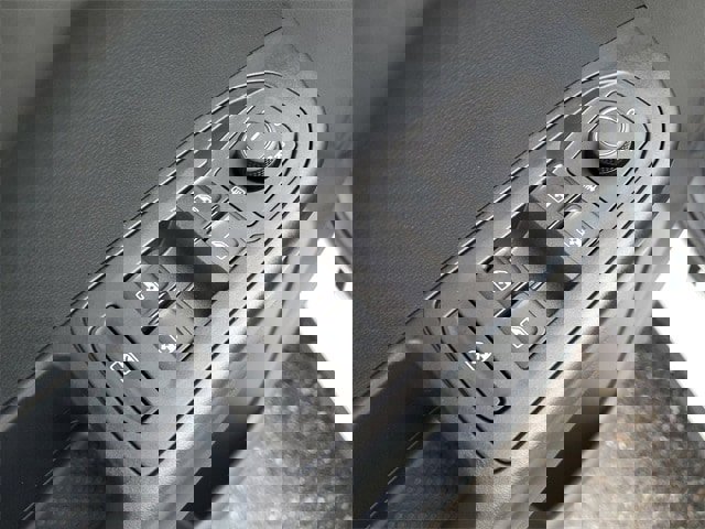 Certified 2025 Volkswagen Taos SE image 14