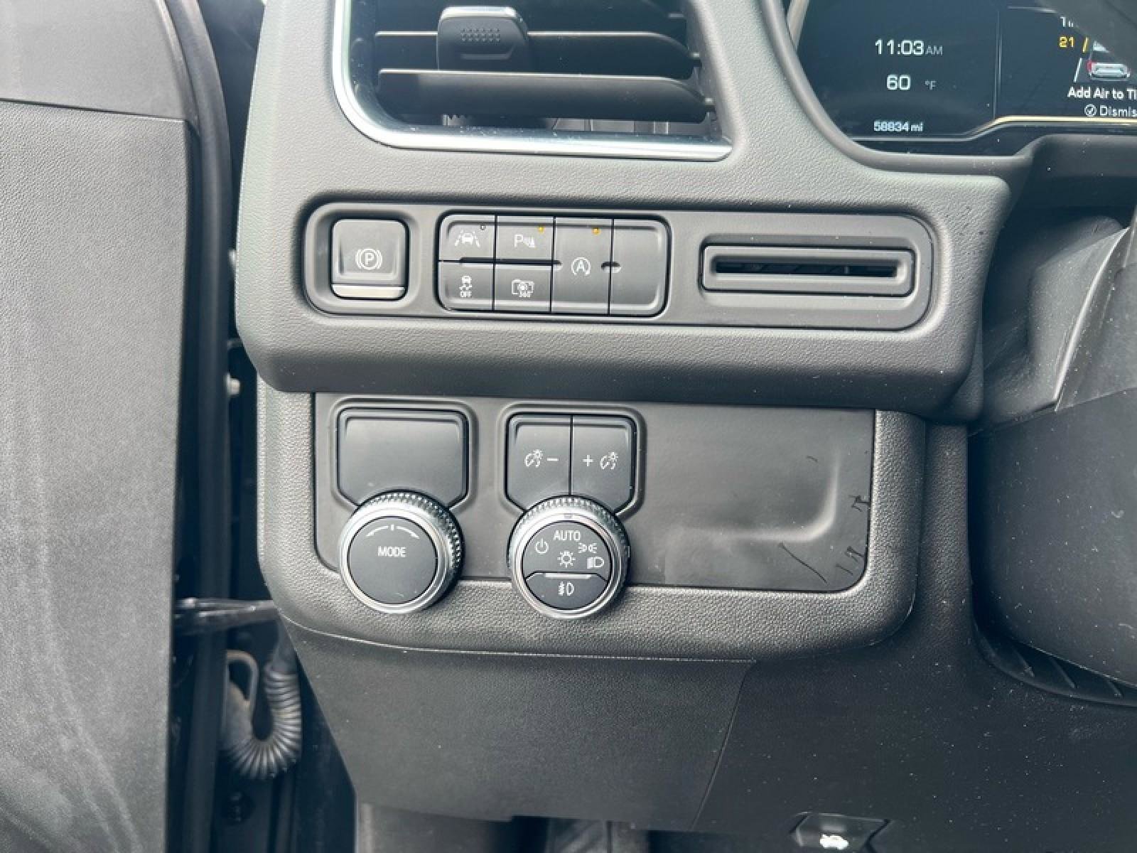 Used 2024 GMC Yukon SLT w/ SLT Luxury Package image 16