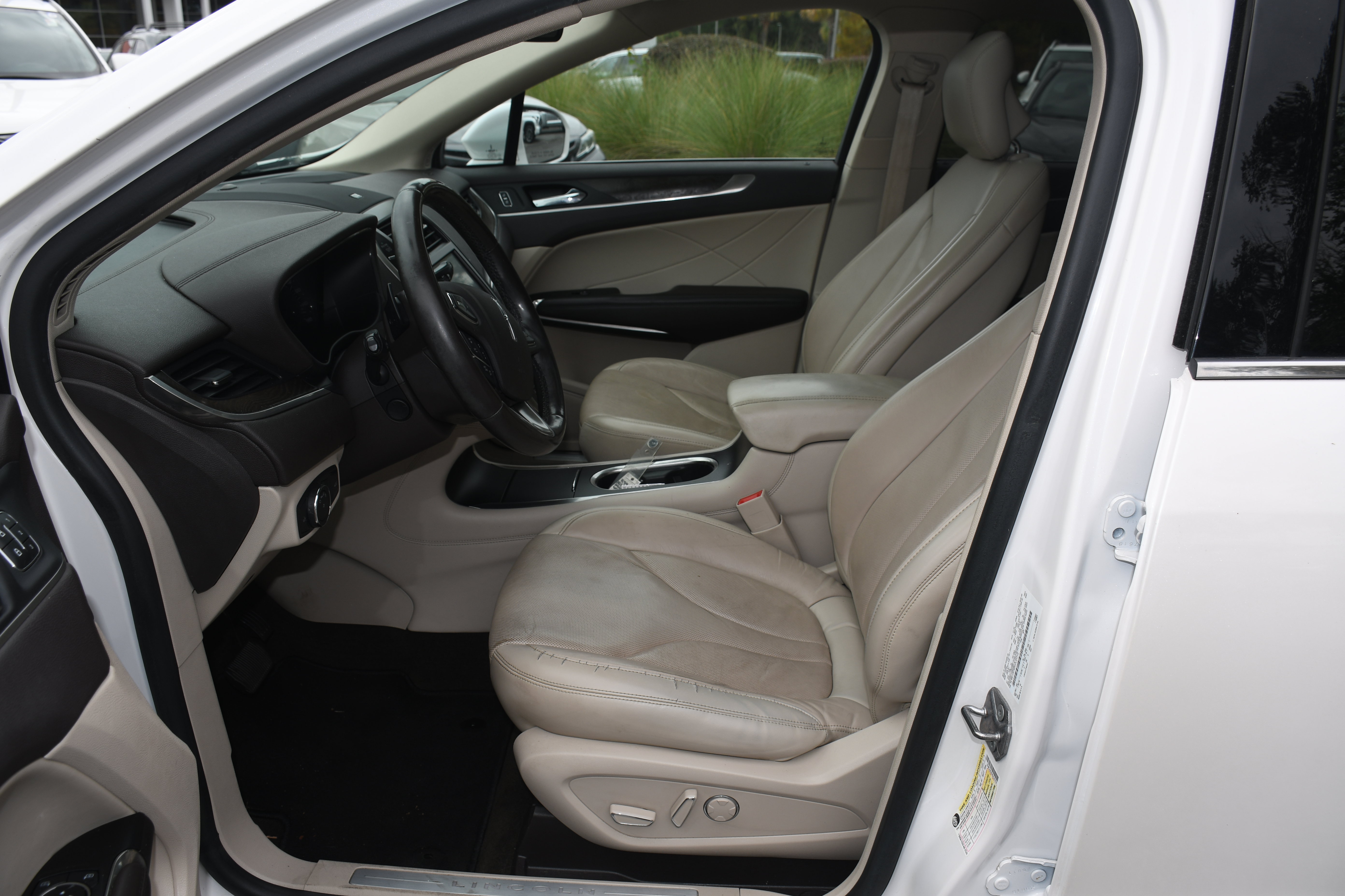 Used 2019 Lincoln MKC Reserve w/ MKC Technology Package FWD image 8