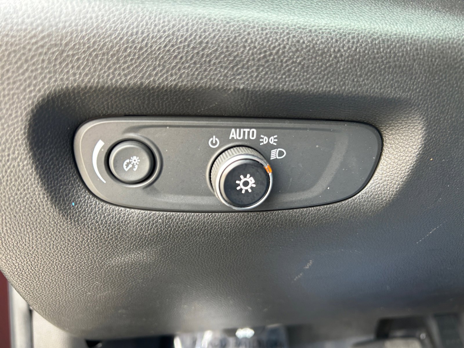 Used 2022 Chevrolet Traverse LT image 22