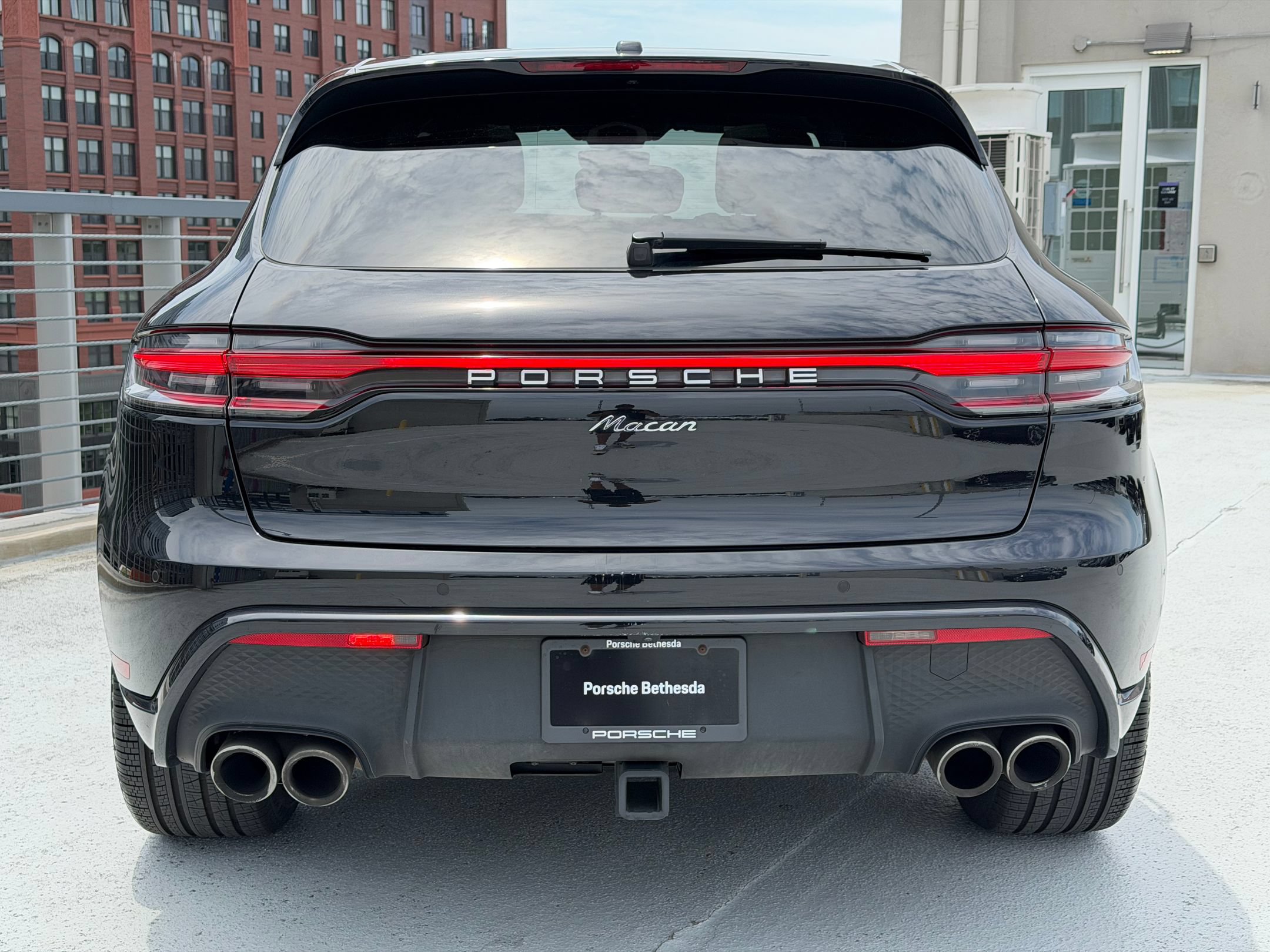 Certified 2023 Porsche Macan AWD/4WD image 6