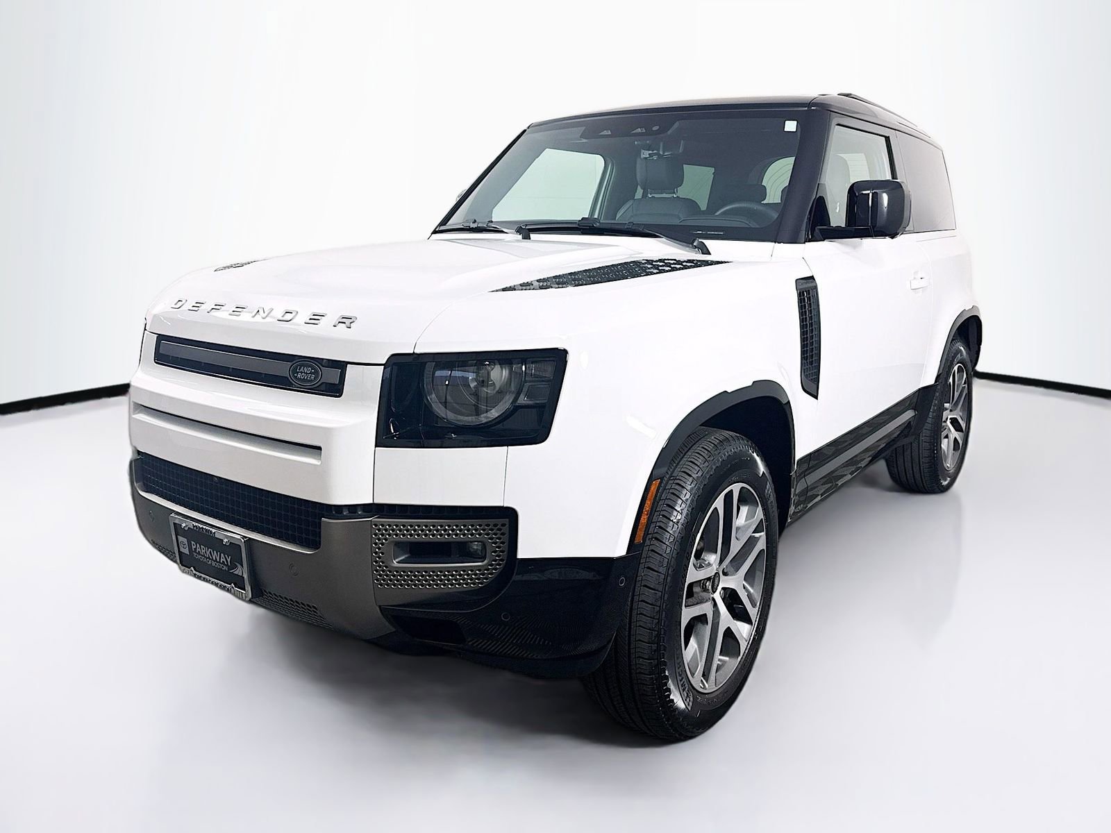 Used 2025 Land Rover Defender 90 X-Dynamic SE AWD/4WD image 3